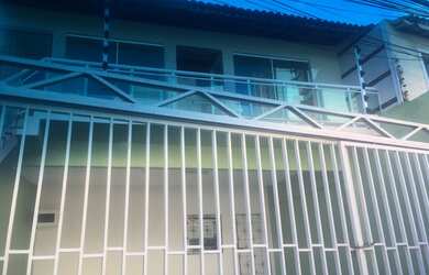 Imagem: A casa possui 5 Dormitórios, 3 Banheiros, 2 Vagas na garagem