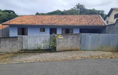 Imagem: A casa possui 3 Dormitórios, 1 Banheiro, 1 Vaga na garagem