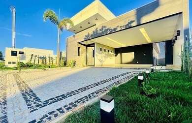 Imagem 1: Casa . Alto Padrão. Piscina, Churrasqueira, 360m² de Áreae2 Vagas na...