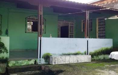 Imagem: A casa possui 3 Dormitórios, 1 Banheiro, 5 Vagas na garagem