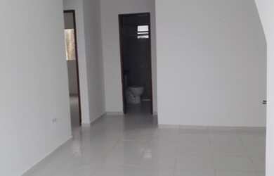 Imagem: A casa possui 2 Dormitórios, 1 Banheiro, 1 Vaga na garagem