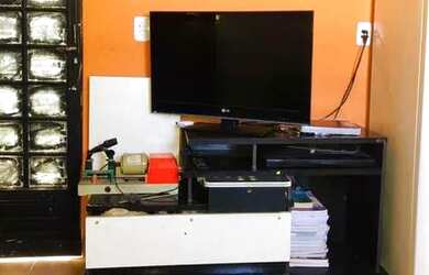 Imagem: A casa possui 1 Dormitório, 1 Banheiro e 1 Vaga na garagem