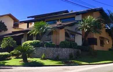 Imagem: A casa em condomínio possui 4 Dormitórios, 5 Banheiros, 4