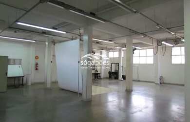 Imagem: O depósito possui 940m² de Área e está localizado em Estoril