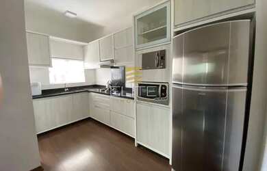 Imagem: O apartamento possui 2 Dormitórios, 1 Banheiro, 2 Vagas na