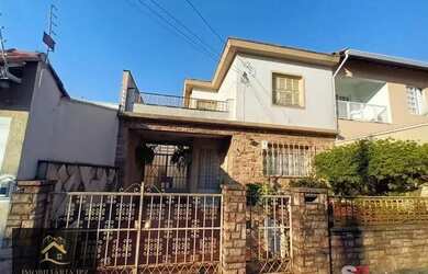 Imagem: A casa possui 5 Dormitórios, 2 Banheiros, 4 Vagas na garagem