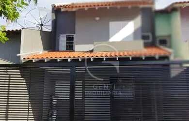 Imagem: A casa possui 2 Dormitórios, 2 Banheiros, 2 Vagas na garagem