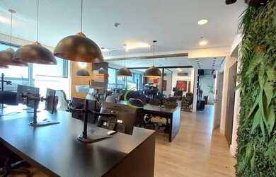 Imagem: O depósito possui 4 Vagas na garagem, 159m² de Área e está