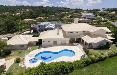 Imagem: A casa em condomínio possui 5 Dormitórios, 5 Banheiros, 4