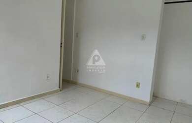 Imagem 8: Privilégio imóveis vende : Excelente sala quarto, com ótima localização