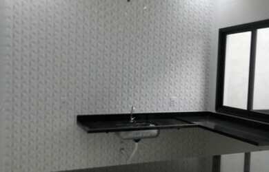 Imagem: A casa possui 3 Dormitórios, 1 Banheiro, 2 Vagas na garagem