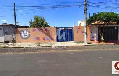 Imagem: A casa possui 2 Dormitórios, 2 Banheiros, 4 Vagas na garagem