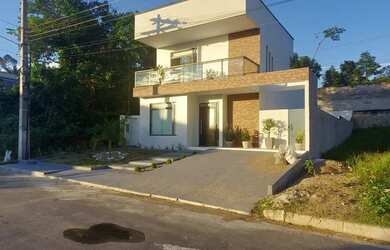 Imagem: A casa em condomínio possui 3 Dormitórios, 4 Banheiros, 2