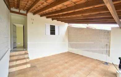 Imagem: A casa para alugar possui 2 Dormitórios, 1 Banheiro, 2 Vagas