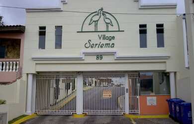 Imagem: A casa possui 3 Dormitórios, 3 Banheiros, 2 Vagas na garagem