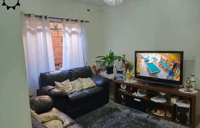 Imagem: A casa possui 5 Dormitórios, 3 Banheiros, 3 Vagas na garagem