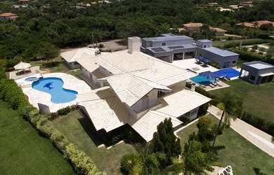 Imagem 4: Casa próxima ao clube. Churrasqueira, Lareira, 4 Vagas na garageme5 Dormitórios