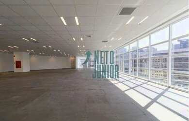 Imagem: O depósito possui 5 Vagas na garagem, 563m² de Área e está