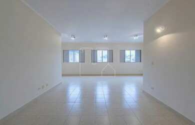 Imagem: A casa possui 4 Dormitórios, 5 Banheiros, 270m² de Área e