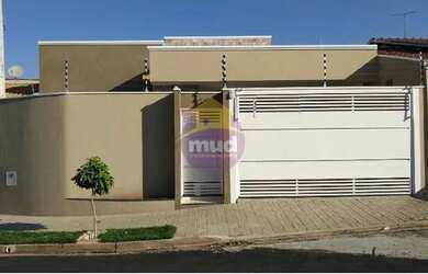 Imagem: A casa à venda possui 3 Dormitórios, 2 Banheiros, 2 Vagas