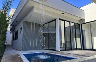 Imagem: A casa possui 3 Dormitórios, 5 Banheiros, 4 Vagas na garagem