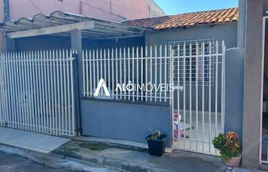 Imagem: A casa possui 2 Dormitórios, 1 Banheiro, 1 Vaga na garagem