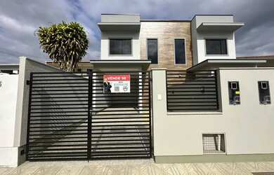 Imagem: A casa possui 2 Dormitórios, 2 Banheiros, 2 Vagas na garagem