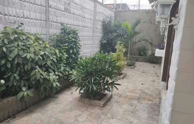 Imagem: A casa possui 1 Dormitório, 5 Banheiros, 5 Vagas na garagem