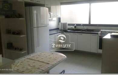 Imagem: O apartamento possui 4 Dormitórios, 2 Banheiros, 2 Vagas na