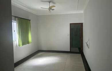 Imagem: A casa possui 2 Dormitórios, 2 Banheiros, 1 Vaga na garagem