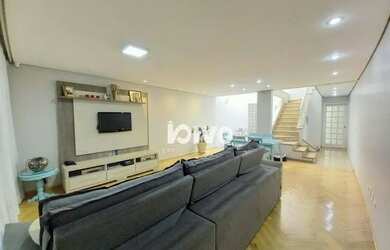 Imagem: A casa possui 3 Dormitórios, 5 Banheiros, 4 Vagas na garagem