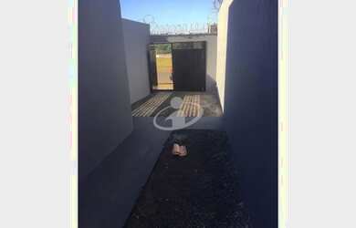 Imagem: A casa possui 2 Dormitórios, 1 Banheiro, 1 Vaga na garagem