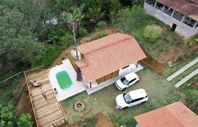 Imagem: A casa possui 2 Dormitórios, 1 Banheiro, 3 Vagas na garagem