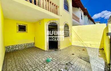 Imagem: A casa possui 3 Dormitórios, 1 Banheiro, 2 Vagas na garagem