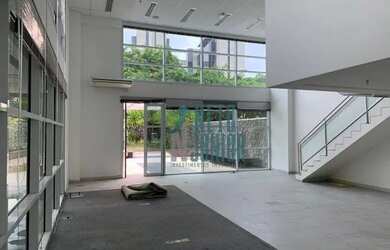 Imagem: O depósito possui 5 Vagas na garagem, 138m² de Área e está