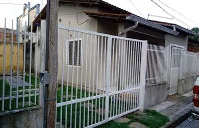 Imagem: A casa em condomínio possui 2 Dormitórios, 1 Banheiro, 2 Vagas