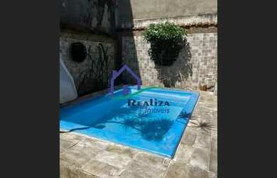 Imagem: A casa possui 4 Dormitórios, 2 Banheiros, 2 Vagas na garagem