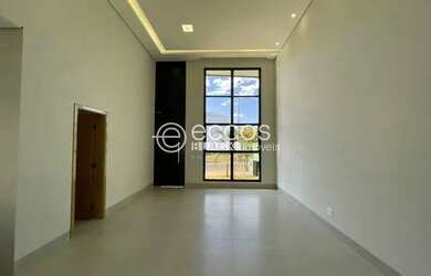 Imagem: A casa em condomínio possui 3 Dormitórios, 4 Banheiros, 2