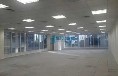 Imagem: O depósito possui 5 Vagas na garagem, 252m² de Área e está