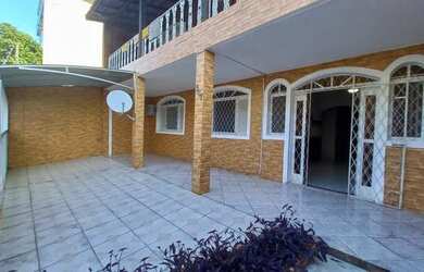 Imagem: A casa possui 4 Dormitórios, 3 Banheiros, 2 Vagas na garagem