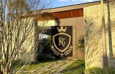 Imagem: A casa em condomínio à venda possui 5 Dormitórios, 5 Banheiros