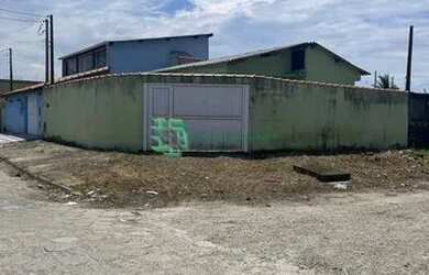 Imagem: A casa possui 2 Dormitórios, 1 Banheiro, 2 Vagas na garagem