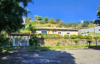 Imagem: A casa em condomínio possui 4 Dormitórios, 4 Banheiros, 5