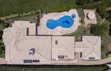 Imagem 3: Casa próxima ao clube. Churrasqueira, Lareira, 4 Vagas na garageme5 Dormitórios