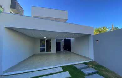 Imagem: A casa possui 3 Dormitórios, 3 Banheiros, 2 Vagas na garagem