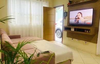 Imagem: A casa possui 2 Dormitórios, 2 Banheiros, 2 Vagas na garagem