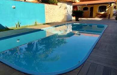 Imagem: A casa possui 2 Dormitórios, 1 Banheiro, 2 Vagas na garagem