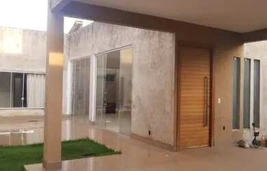 Imagem: A casa possui 3 Dormitórios, 3 Banheiros, 2 Vagas na garagem