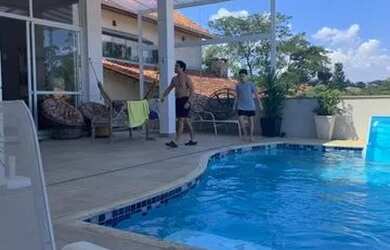 Imagem: A casa em condomínio possui 4 Dormitórios, 5 Banheiros, 4