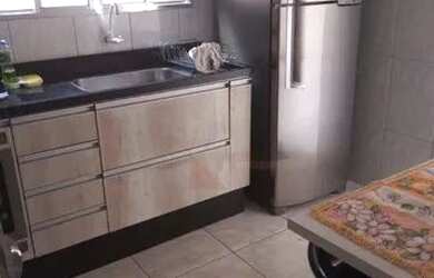 Imagem: A casa possui 3 Dormitórios, 1 Banheiro, 2 Vagas na garagem